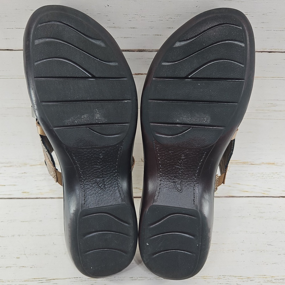 Clarks Bendable Women 9.5 Brown Leather Metallic Wedge Toe Post Sandal Shoes - Picture 9 of 10